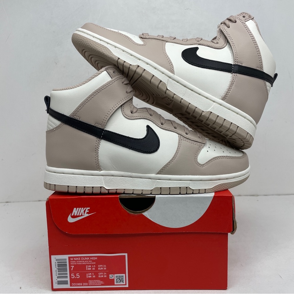 Nike Dunk High WMNS “Moon Fossil” 2023 - Picture 1 of 4